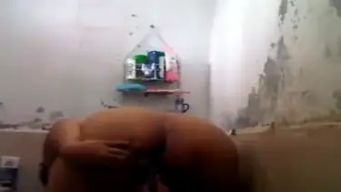 Tante Montok Main Basah Basah Di Kamar Mandi